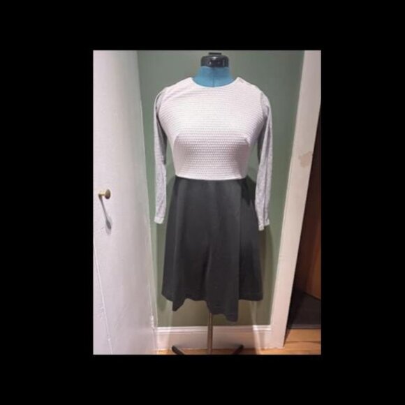 LOFT Gray & White Long Sleeve Fit & Flare Dress – Size 0 - Picture 1 of 2